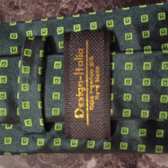 Design-Italia 100% Silk geometric Tie - Picture 3 of 3